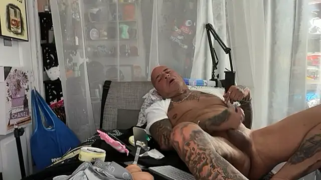 lovetatts64's Live XXX Chat