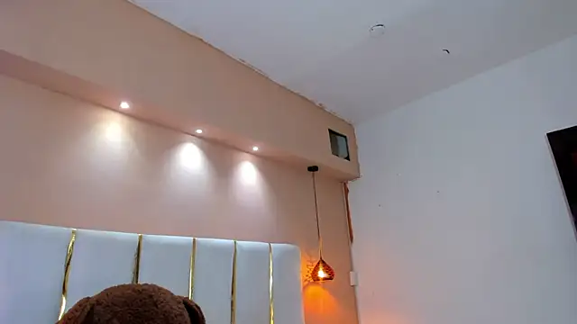 miss__yissell Show in webcam