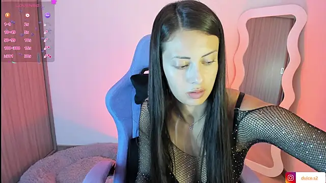 Kylie_Wet: онлайн-секс-чат