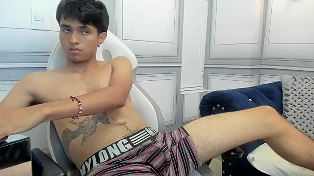 Show modela Elioth_18 na web-kameri