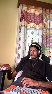 צ'אט XXX בשידור חי של GunSlay