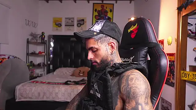 logan_hugh8 Adlı Modelin Canlı XXX Sohbeti