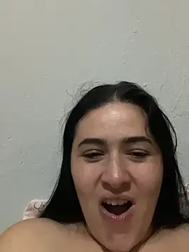 צ'אט XXX בשידור חי של IvettSt_