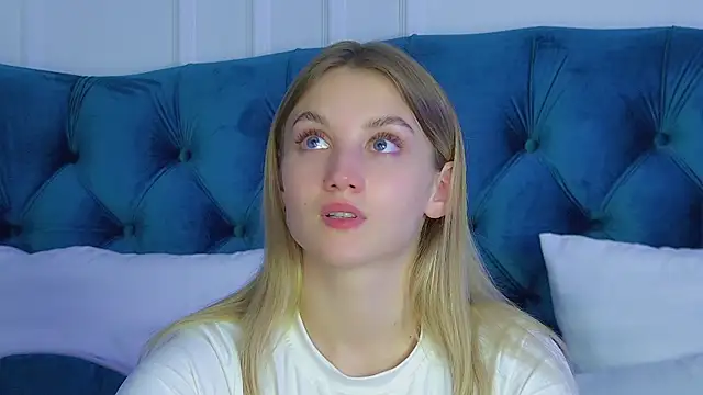 StacyEvances' Live XXX Chat