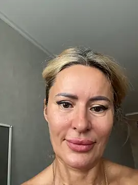 XXX chat uživo modela Tania201243