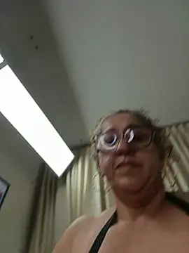 Chat +18 de evelin_hott ao vivo