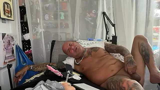 lovetatts64: διαδικτυακό σόου στην κάμερα