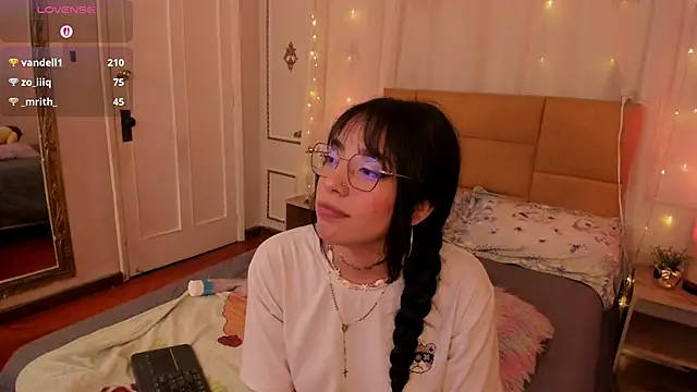 EmaLittle's Live XXX Chat