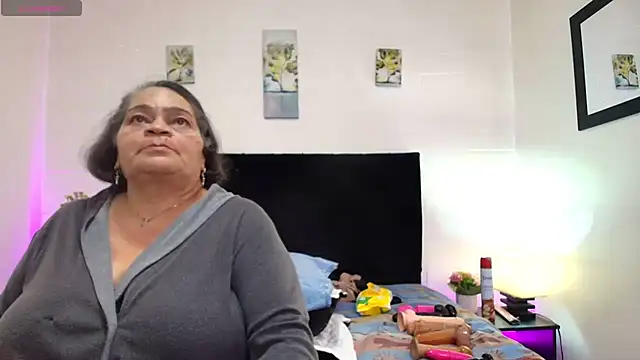 Chat +18 de QueenMatturex ao vivo