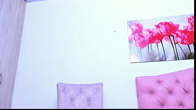pinky_f00x's Live XXX Chat