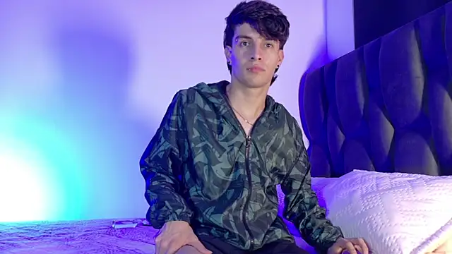 axxxel_twink Adlı Modelin Web Kamerası Şovu