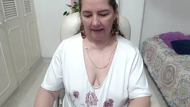 leonela_69's Live XXX Chat