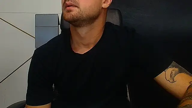Chatroom XXX en direct de JamesMyerss