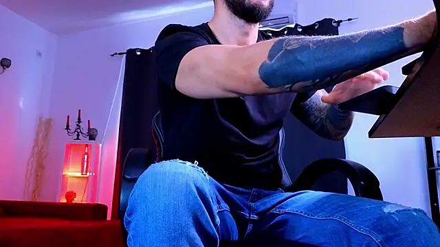 MightyAaron66 Live XXX-Chat