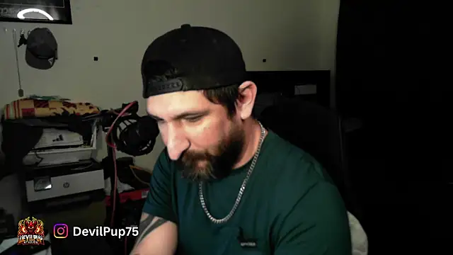 DevilPup75_ Chat XXX in diretta