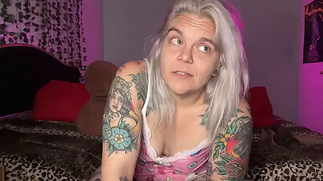 CherryBombBomb Chat XXX in diretta