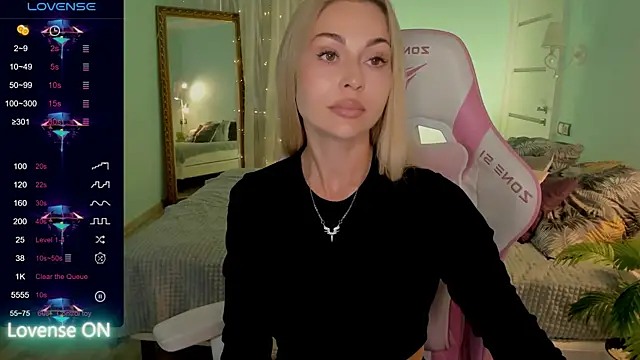 AdeleRoberts Chat XXX in diretta