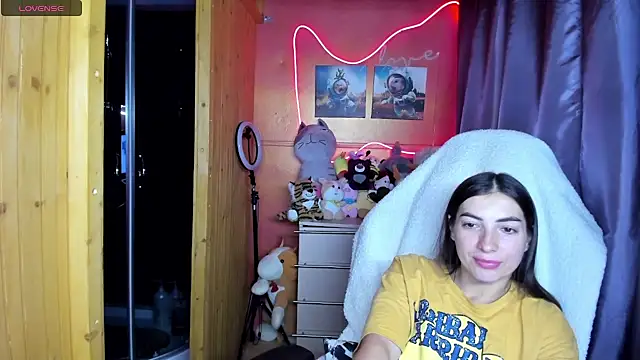 צ'אט XXX בשידור חי של Fiery_Brunette_