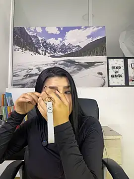 Emilyy05_ élő XXX-chatje