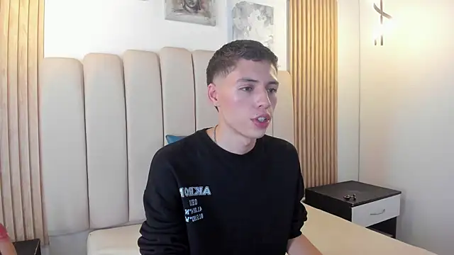 KENNY_HANK Adlı Modelin Canlı XXX Sohbeti