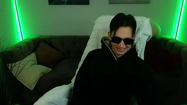 צ'אט XXX בשידור חי של Meverik_Oushen