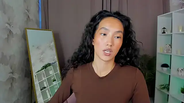 FlirtyAura's Live XXX Chat