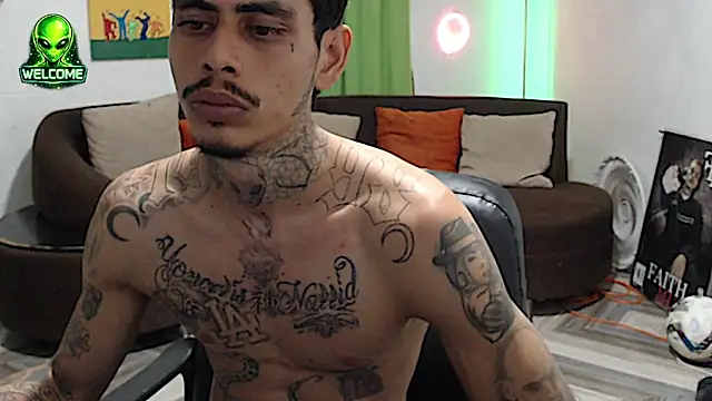 Chat XXX en directo de alpha_zom