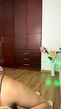 Sarabubbie Adlı Modelin Canlı XXX Sohbeti
