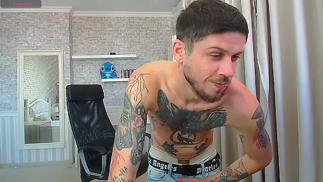 Онлайн чат XXX JonahShaw