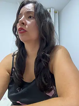 emely_sexx20's Webcam Show