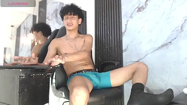 Chat XXX en directo de BlakeSttone