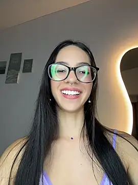 צ'אט XXX בשידור חי של AmatistaSallow__