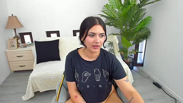 Yasmine_Vixen's Live XXX Chat