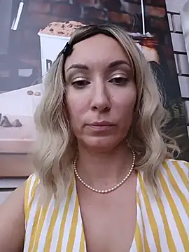 _AliceWine_'s Live XXX Chat