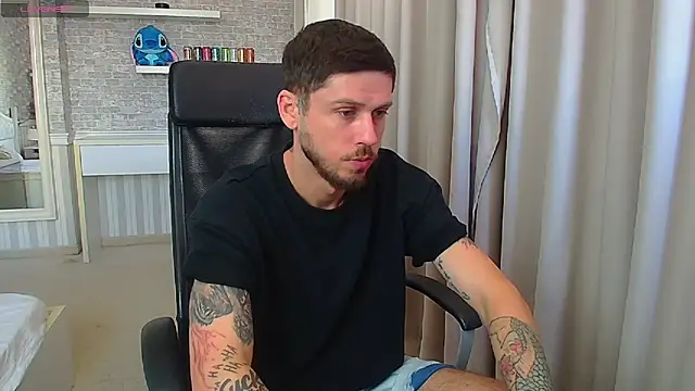 צ'אט XXX בשידור חי של JonahShaw