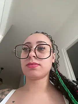 Show modela queenlo_xxx na web-kameri