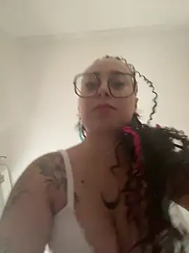 הופעת וובקאם של queenlo_xxx