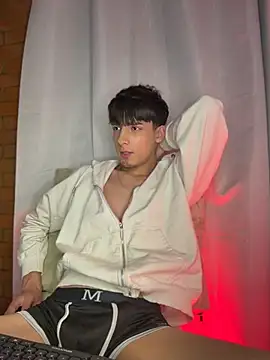 Mateo_Mitchell 即時 XXX 聊天