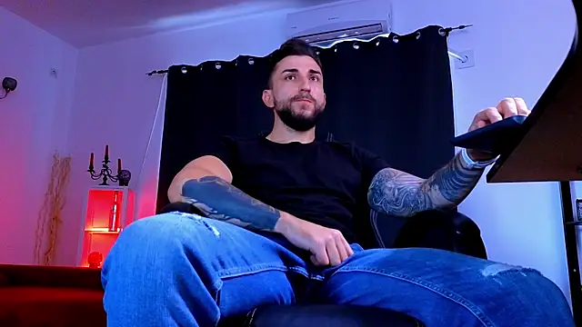 Онлайн чат XXX MightyAaron66