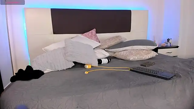 XXX chat uživo modela Sky_Loren