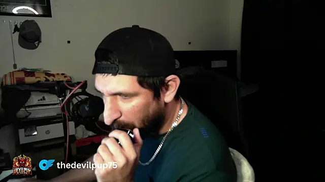 Chatroom XXX en direct de DevilPup75_