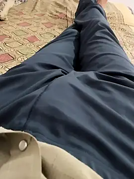 lovely_raju: διαδικτυακό σόου στην κάμερα