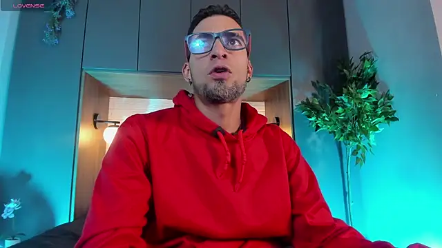 DrakeNeumann élő XXX-chatje
