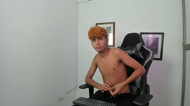 jacob_cum23 Adlı Modelin Canlı XXX Sohbeti
