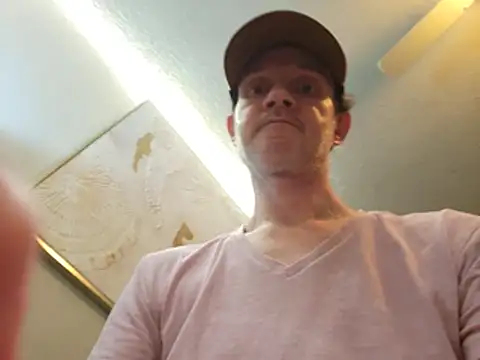 Drewpackn8's Live XXX Chat