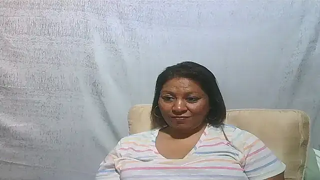 Chat +18 de IndianSexyMilf69 ao vivo