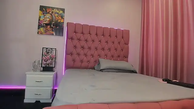 VanillaFlo live XXX chat