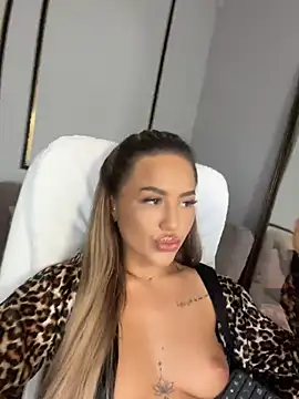 Czat XXX na żywo – BarbieDoll13
