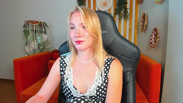 ElaraVoltage Chat XXX in diretta