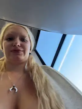 Elfi_InPublic's Live XXX Chat